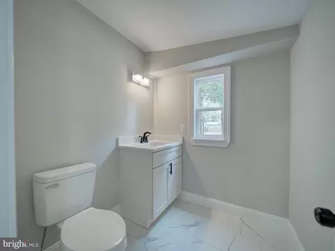 Bath - 401 Bryan Point Rd, Accokeek, MD 20607 photo 3 of 5