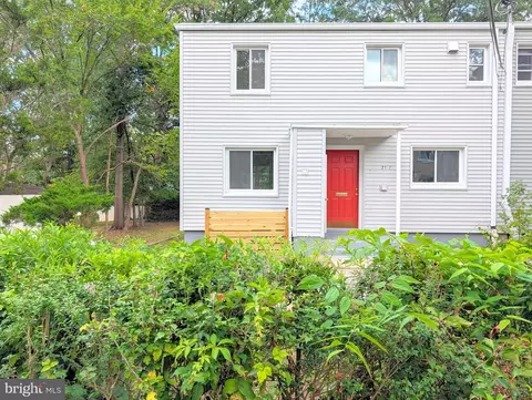 21 J Ridge Rd, Greenbelt, MD 20770