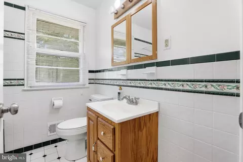 Bath - 6003 Windham Rd, Laurel, MD 20707 photo 1 of 2