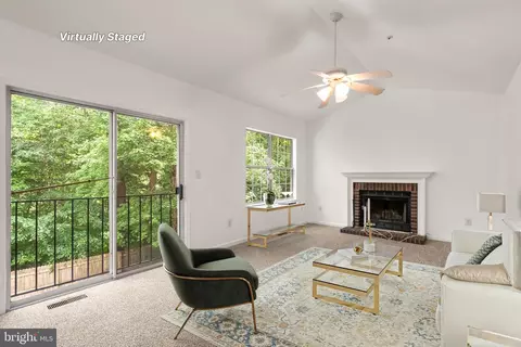 Living - 9902 Fox Run Dr, Clinton, MD 20735 photo 4 of 5