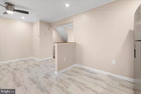 Entry Way - 8232 Dellwood Ct, Lanham, MD 20706 photo 5 of 8