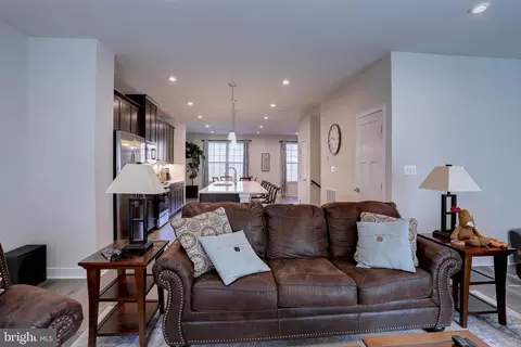 14847 Willow Run Ln, Laurel, MD 20707 photo 9