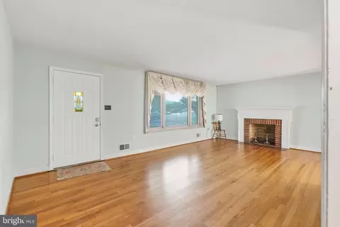Living - 7404 Lois, Lanham, MD 20703 photo 1 of 3