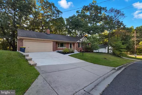 7404 Lois, Lanham, MD 20703