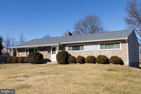 9434 Dubarry Ave, Lanham, MD 20706