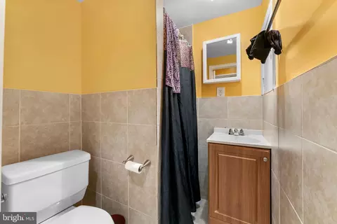 Bath - 9207 4th St, Lanham, MD 20706 photo 3 of 4