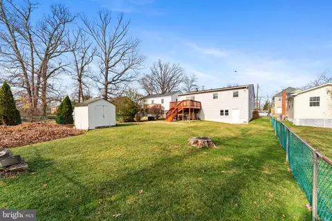 Exterior - 9207 4th St, Lanham, MD 20706 photo 5 of 7