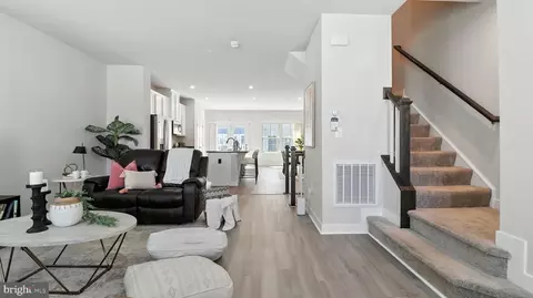 Entry Way - 117 Hawlings River Rd, Laurel, MD 20708 photo 16 of 27