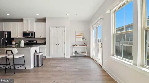 Entry Way - 117 Hawlings River Rd, Laurel, MD 20708 photo 12 of 27