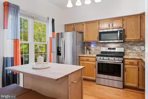 Kitchen - 804 Pasadena Pl, Bowie, MD 20716 photo 4 of 8