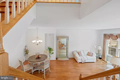 Entry Way - 804 Pasadena Pl, Bowie, MD 20716 photo 4 of 10