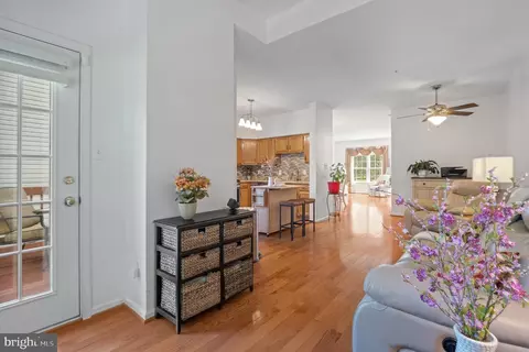Entry Way - 804 Pasadena Pl, Bowie, MD 20716 photo 6 of 10