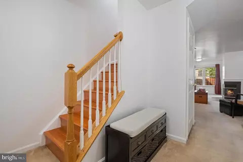 Entry Way - 804 Pasadena Pl, Bowie, MD 20716 photo 9 of 10