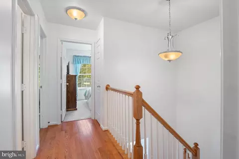 Entry Way - 804 Pasadena Pl, Bowie, MD 20716 photo 8 of 10