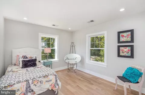 Bedroom - 4210 29th St, Mount Rainier, MD 20712 photo 2 of 4