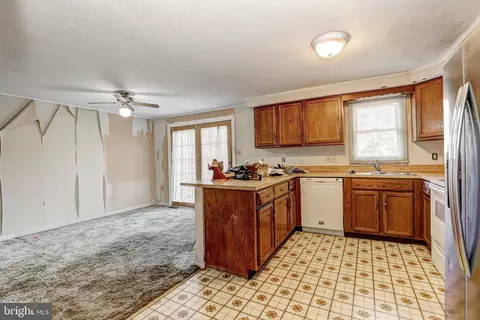 Kitchen - 8216 Montpelier Dr, Laurel, MD 20708 photo 3 of 4