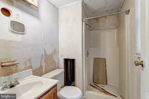 Bath - 8216 Montpelier Dr, Laurel, MD 20708 photo 2 of 3