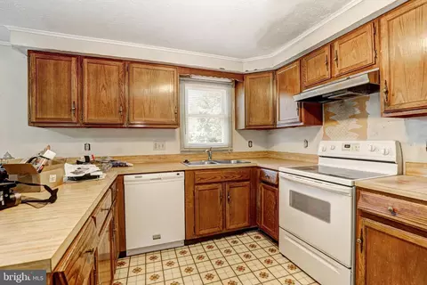 Kitchen - 8216 Montpelier Dr, Laurel, MD 20708 photo 4 of 4
