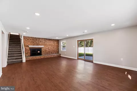 Living - 11400 Chantilly Ln, Bowie, MD 20721 photo 10 of 11
