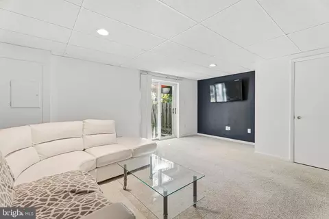 8475 Snowden Oaks Pl, Laurel, MD 20708 photo 32