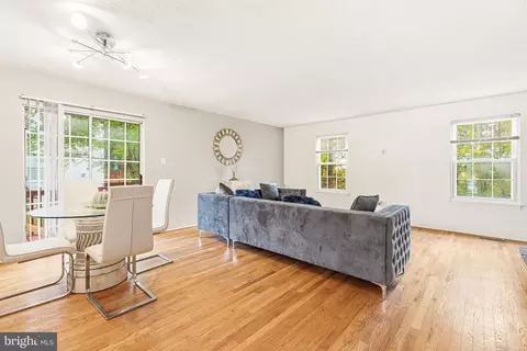 8475 Snowden Oaks Pl, Laurel, MD 20708 photo 9