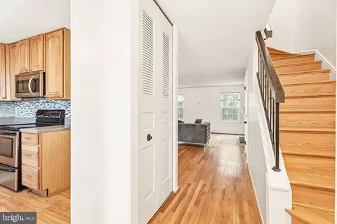 8475 Snowden Oaks Pl, Laurel, MD 20708 photo 5