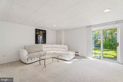 8475 Snowden Oaks Pl, Laurel, MD 20708 photo 31