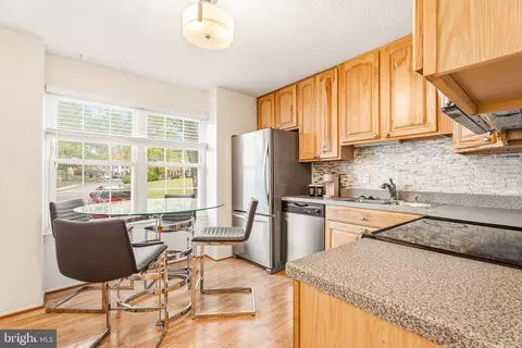 8475 Snowden Oaks Pl, Laurel, MD 20708 photo 7