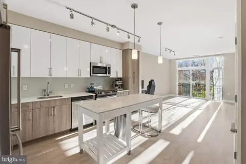 145 Riverhaven Dr #245, Oxon Hill, MD 20745