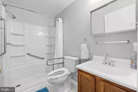 Bath - 9268 Cherry Ln #62, Laurel, MD 20708 photo 1 of 1