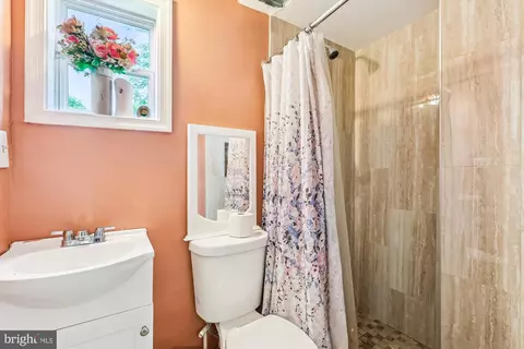Bath - 9502 Brandywine Rd, Clinton, MD 20735 photo 2 of 4