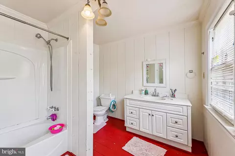 Bath - 9502 Brandywine Rd, Clinton, MD 20735 photo 4 of 4