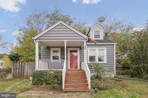 3909 Oliver St, Hyattsville, MD 20782