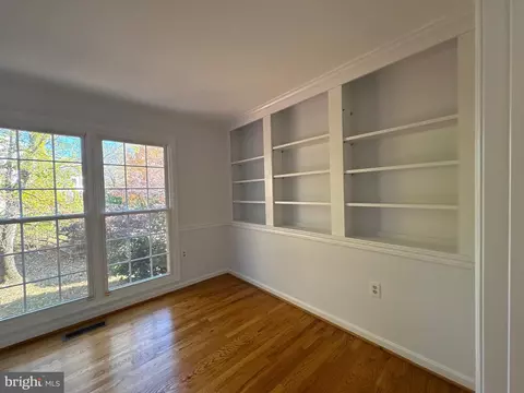 Living - 1503 Deer Run Ct, Bowie, MD 20721 photo 3 of 19