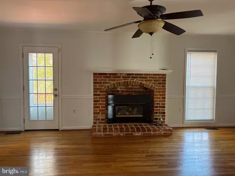 Living - 1503 Deer Run Ct, Bowie, MD 20721 photo 5 of 19