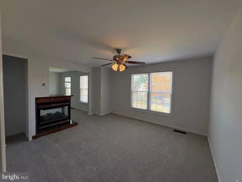 Living - 1503 Deer Run Ct, Bowie, MD 20721 photo 7 of 19