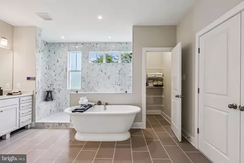 Entry Way - 12400 Lusbys Ln, Brandywine, MD 20613 photo 10 of 11