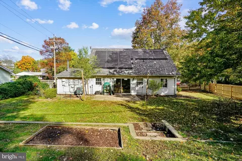 12403 Round Tree Ln, Bowie, MD 20715 photo 3