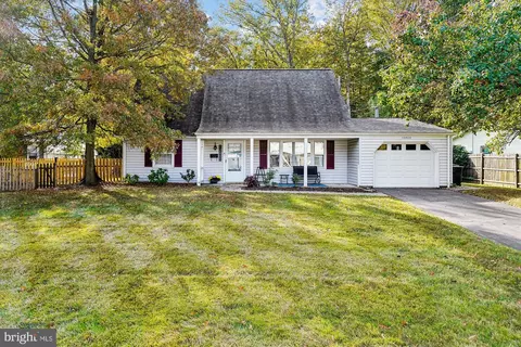 12403 Round Tree Ln, Bowie, MD 20715 photo 4