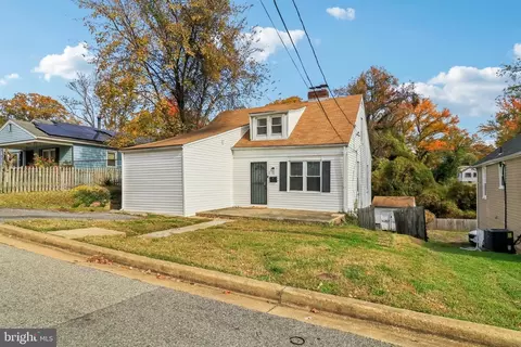 11 Tunic Ave, Capitol Heights, MD 20743