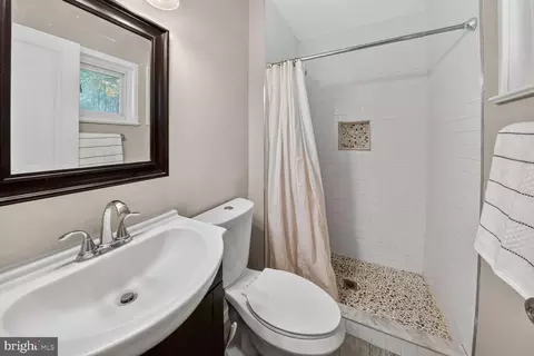 Bath - 6802 Niles Dr, Laurel, MD 20707 photo 2 of 3