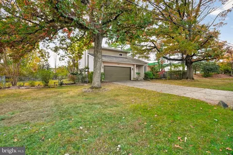 8203 Willow St, Laurel, MD 20707 photo 3