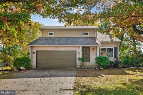 8203 Willow St, Laurel, MD 20707 photo 2