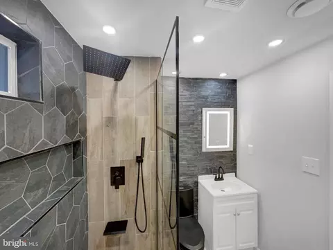 Bath - 1101 Pine Ln, Accokeek, MD 20607 photo 5 of 6