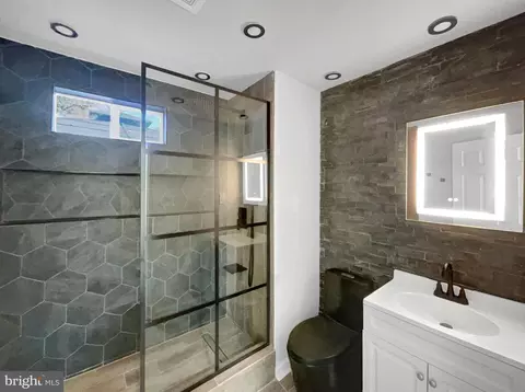 Bath - 1101 Pine Ln, Accokeek, MD 20607 photo 6 of 6