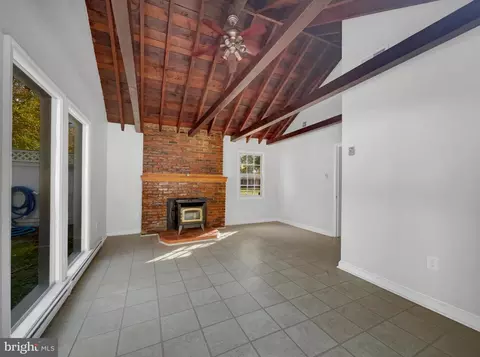 Living - 1101 Pine Ln, Accokeek, MD 20607 photo 6 of 6