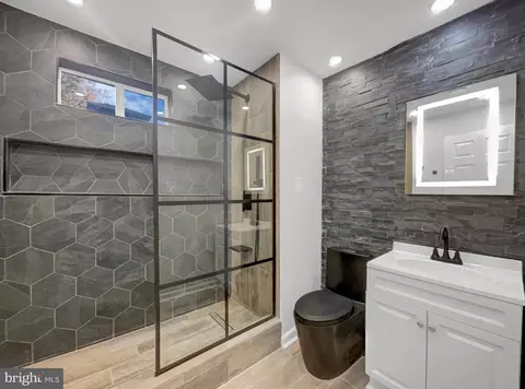 Bath - 1101 Pine Ln, Accokeek, MD 20607 photo 3 of 6