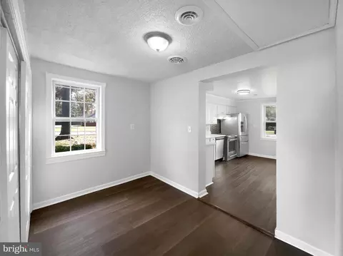 Entry Way - 1101 Pine Ln, Accokeek, MD 20607 photo 5 of 5