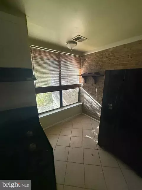 Entry Way - 3310 Huntley Square Dr #A2, Temple Hills, MD 20748 photo 2 of 2