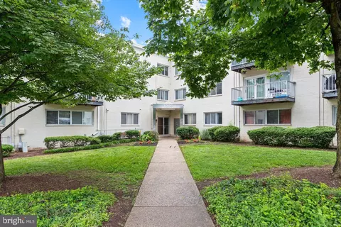 1009 Chillum Rd #206, Hyattsville, MD 20782